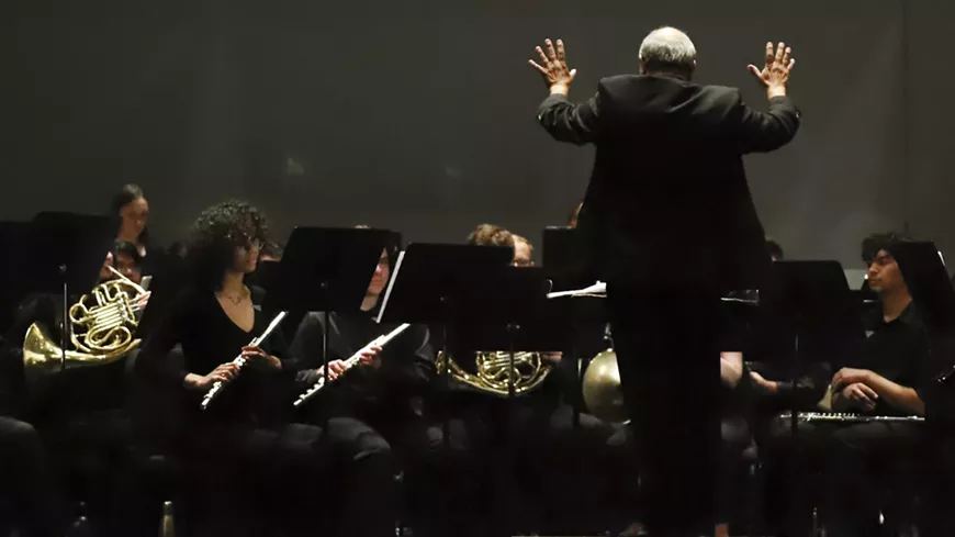 Pima Symphonic Orchestra performs a mix of classical and modern pieces.