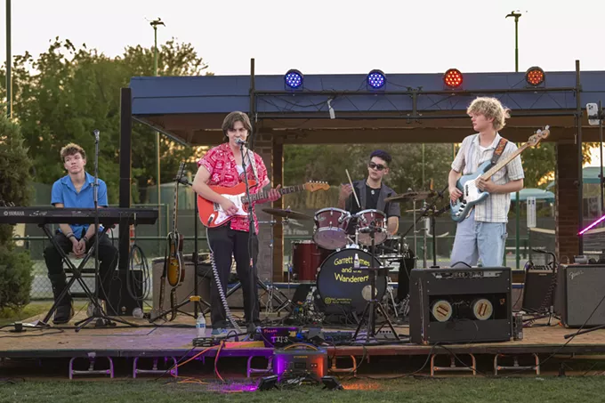 Barbecue and Bands: Racquet club serves music and food this summer